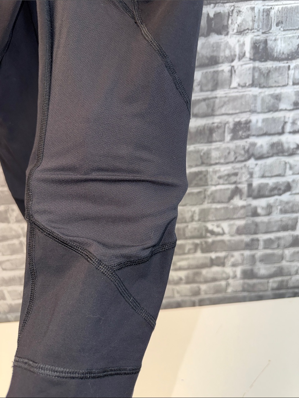 lululemon athletica Black Capri Leggings with Side Pockets - Picture 4 of 8